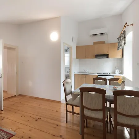 Mirakul Apartment *