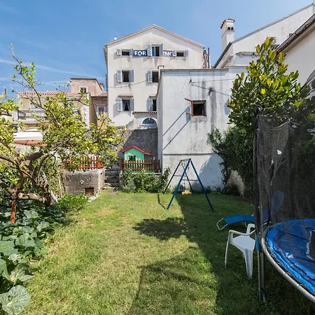 Mirakul Apartment